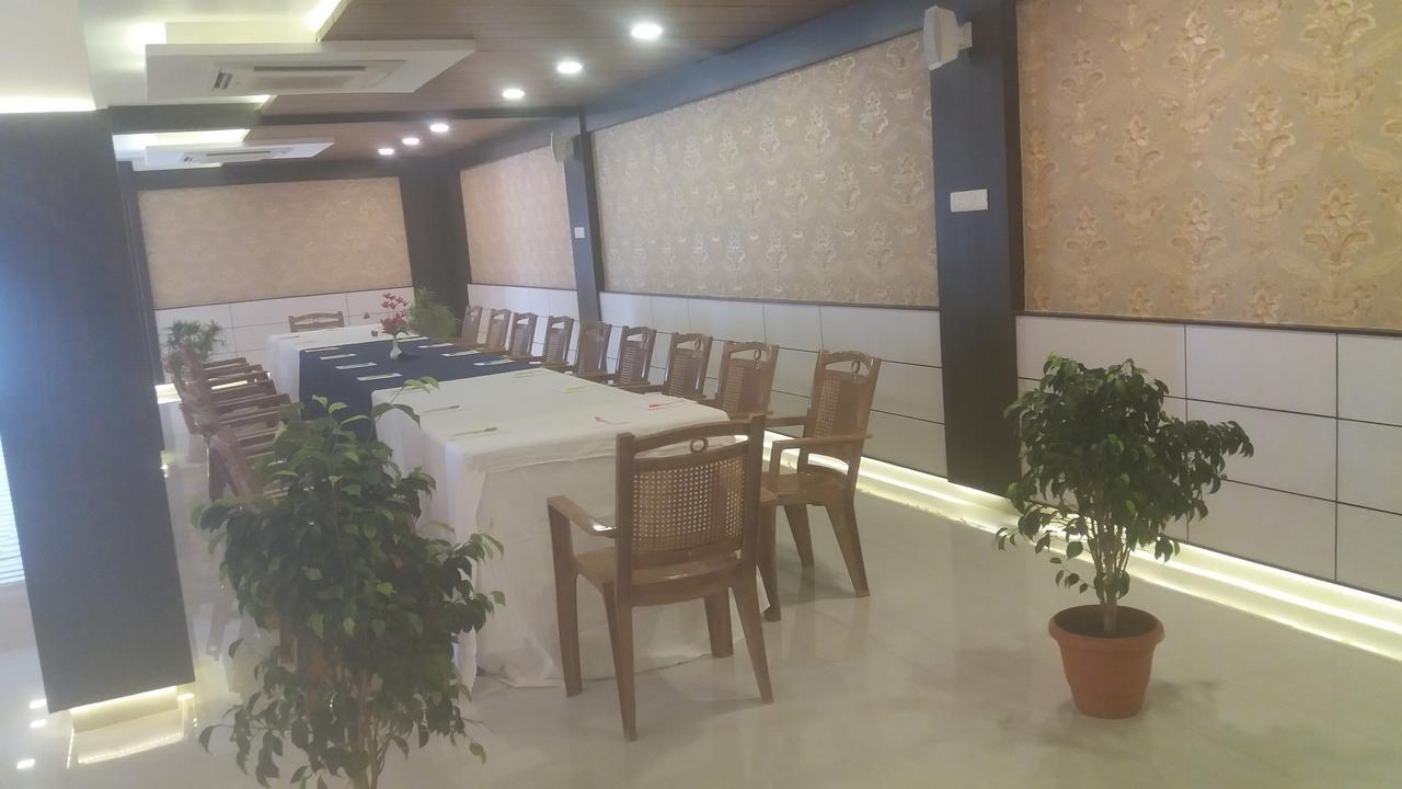 Kr Residency Hotell Kānādukāttān Eksteriør bilde