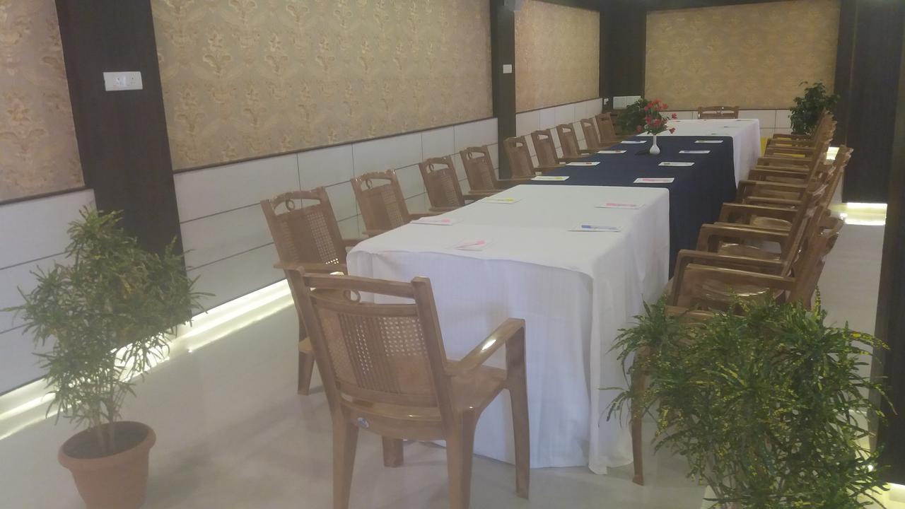 Kr Residency Hotell Kānādukāttān Eksteriør bilde